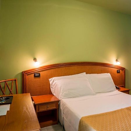 Hotel Ambassador บิบิโอเน ภายนอก รูปภาพ
